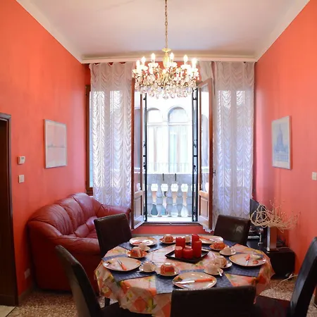 Sunny Apartment Venice
